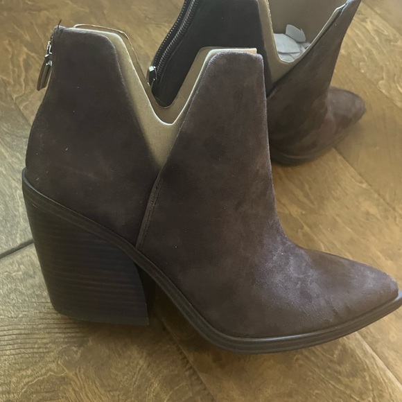 Vince Camuto Gidgeta Bootie 8.5 - Picture 3 of 7